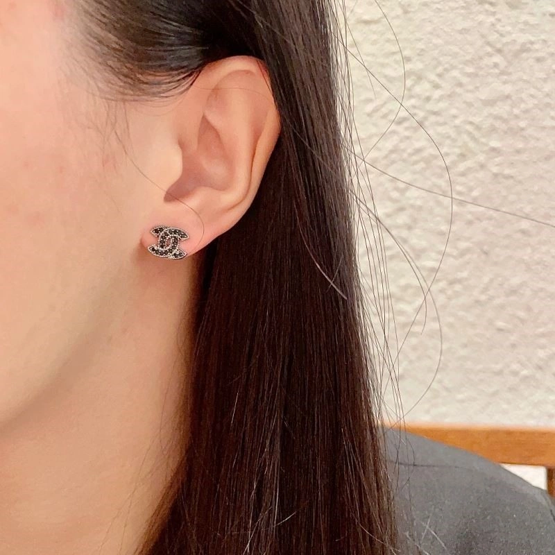 Refined Chanel Earrings 222386