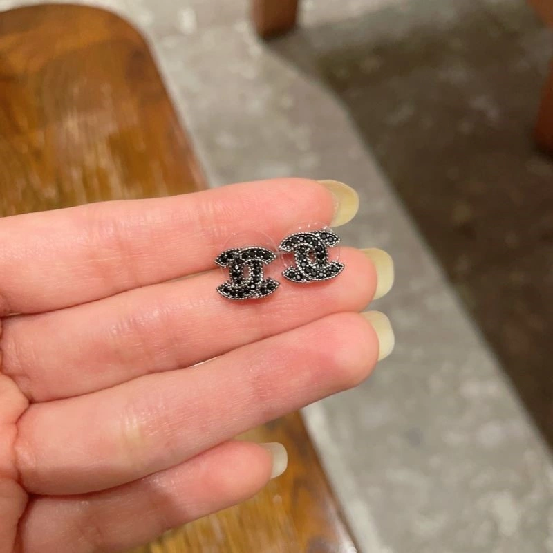 Refined Chanel Earrings 222386