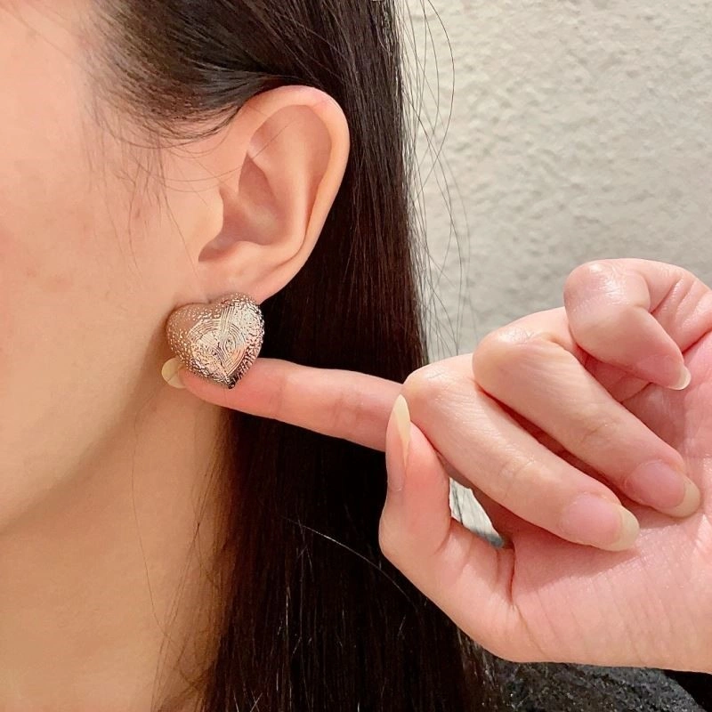 EyeCatching Chanel Earrings 222389