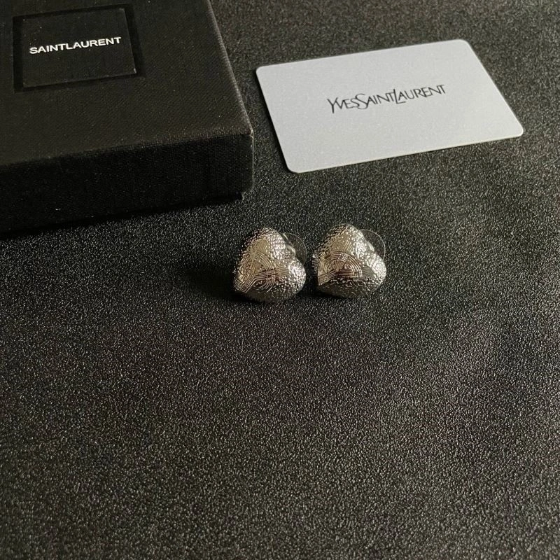 EyeCatching Chanel Earrings 222389