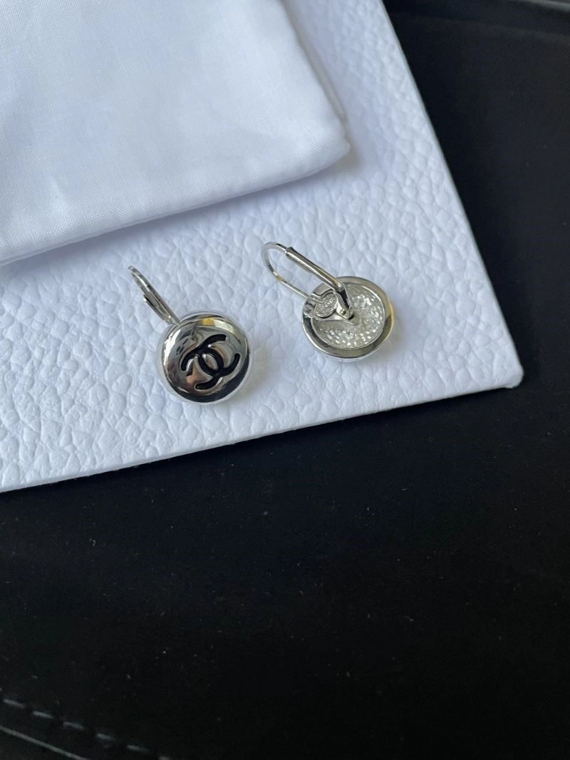 EyeCatching Chanel Earrings 221733