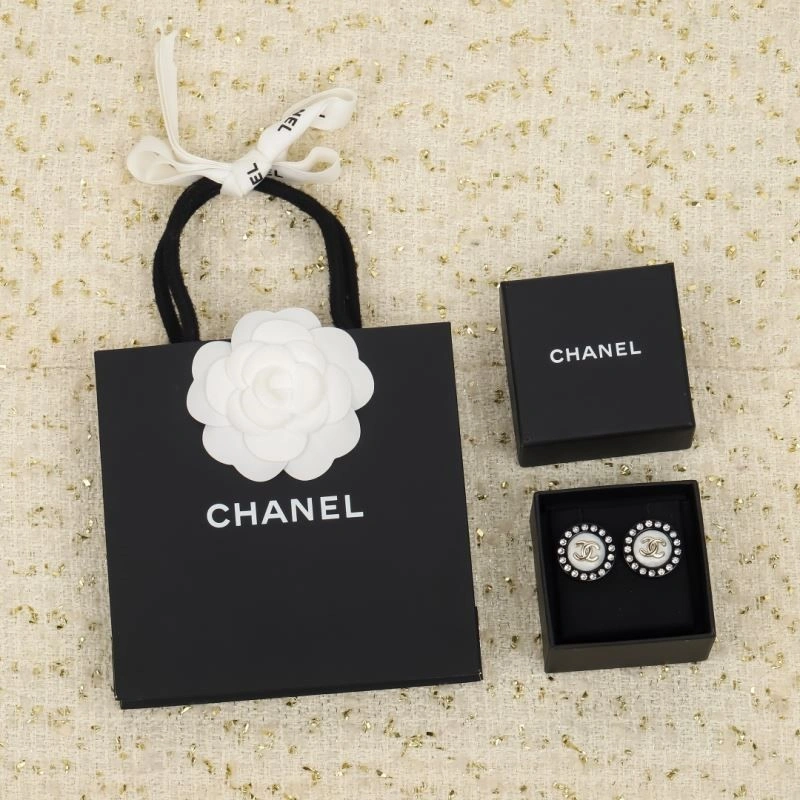 Lightweight Chanel Earrings 221710