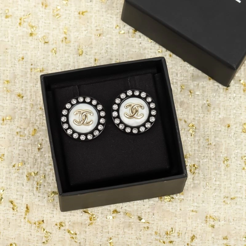 Lightweight Chanel Earrings 221710