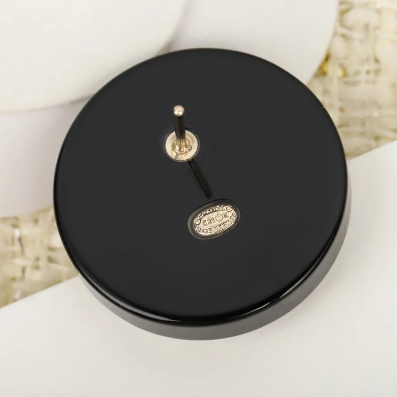 Lightweight Chanel Earrings 221710