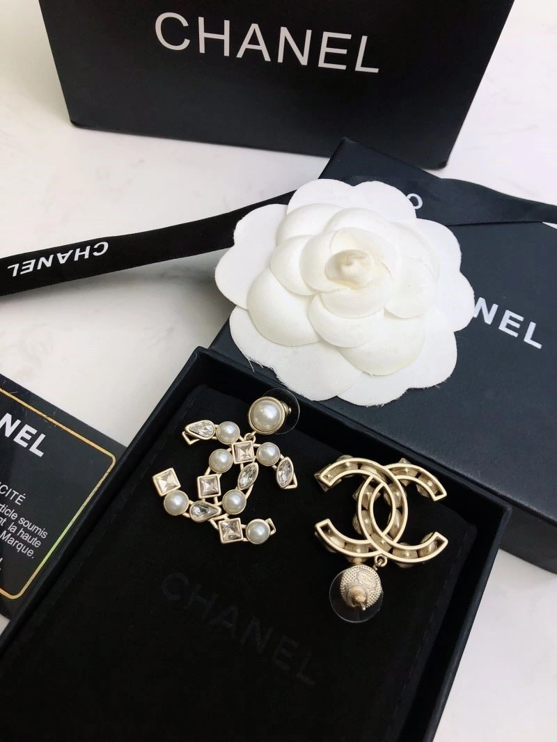 Chanel Earrings Versatile 221707
