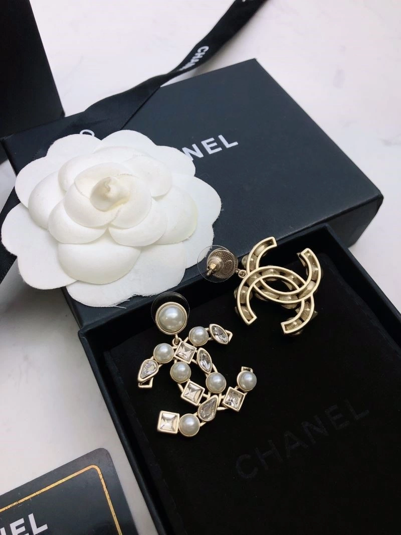 Chanel Earrings Versatile 221707