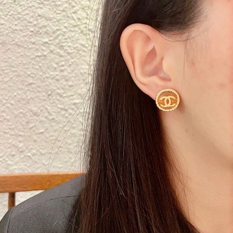 Comfortable Chanel Earrings 221690
