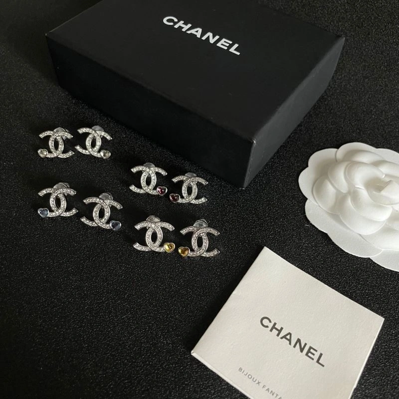 Lightweight Chanel Earrings 221700