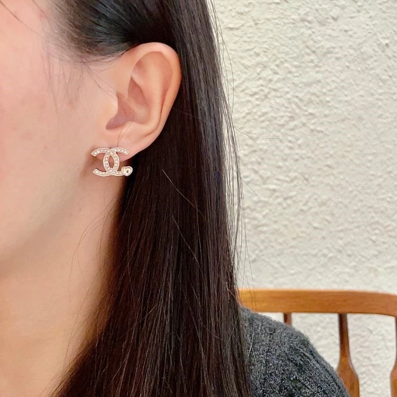 Lightweight Chanel Earrings 221700