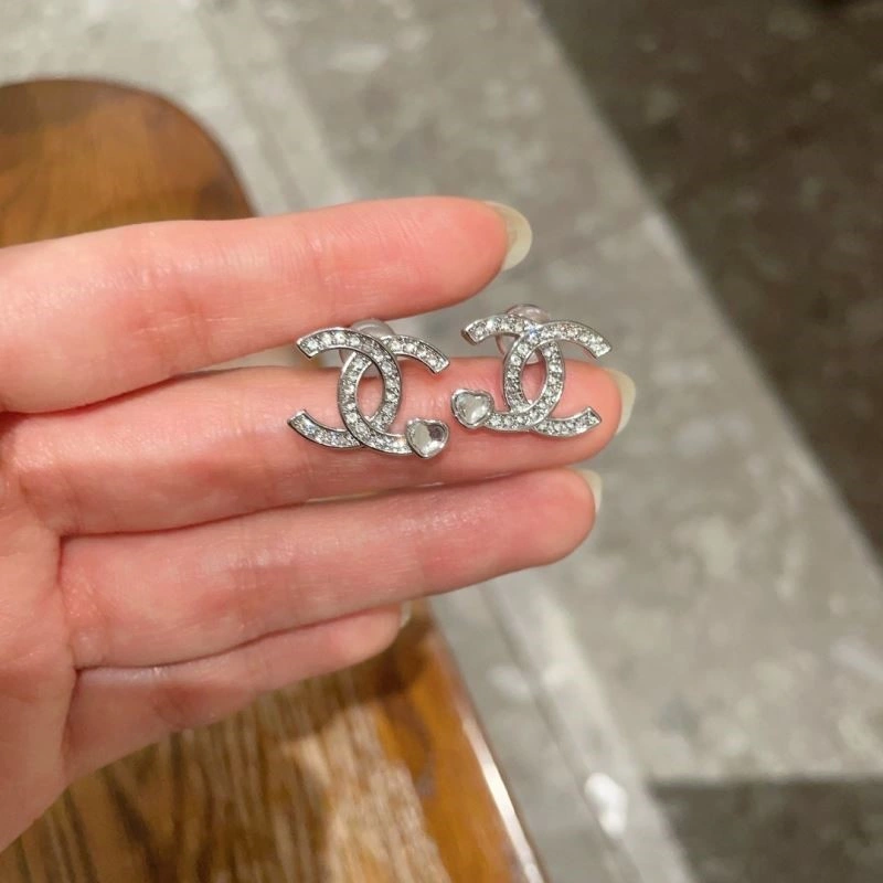 Lightweight Chanel Earrings 221700
