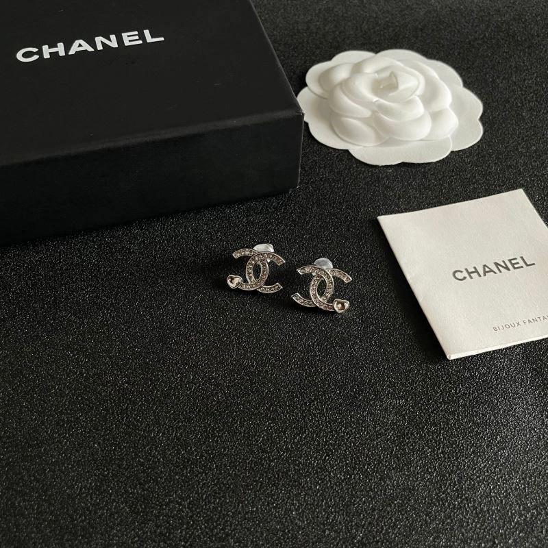 Lightweight Chanel Earrings 221700