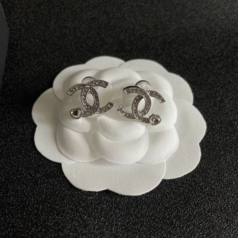 Lightweight Chanel Earrings 221700