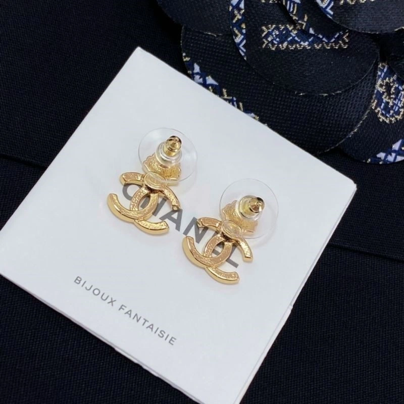 EyeCatching Chanel Earrings 221675