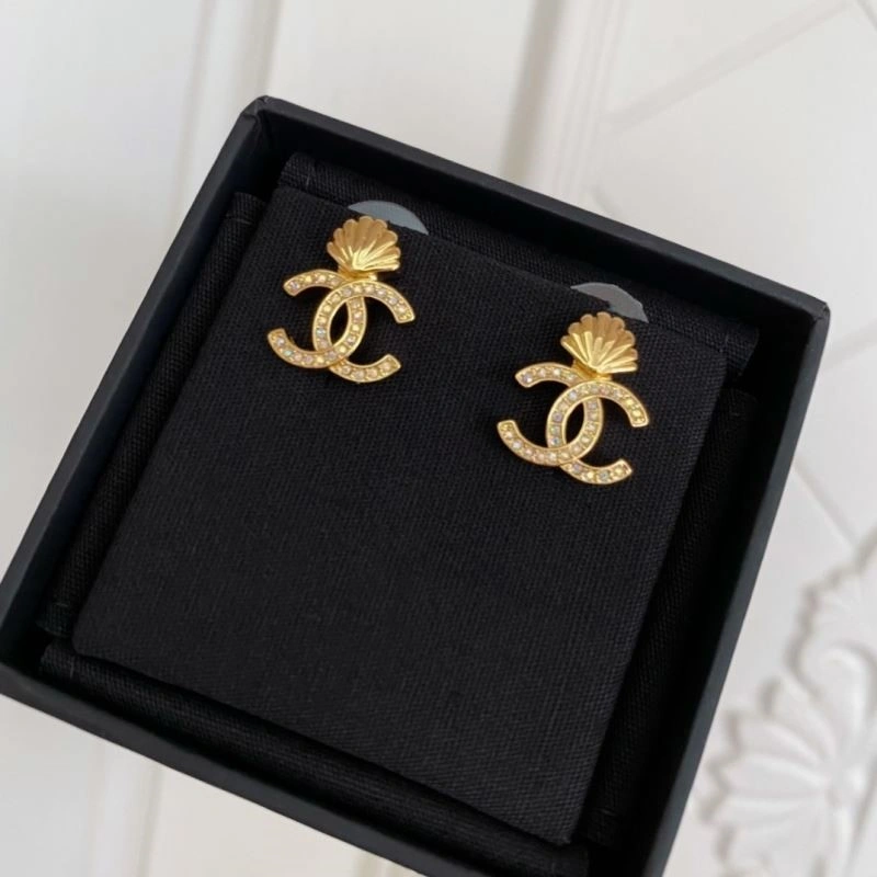EyeCatching Chanel Earrings 221675