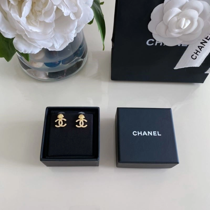 EyeCatching Chanel Earrings 221675