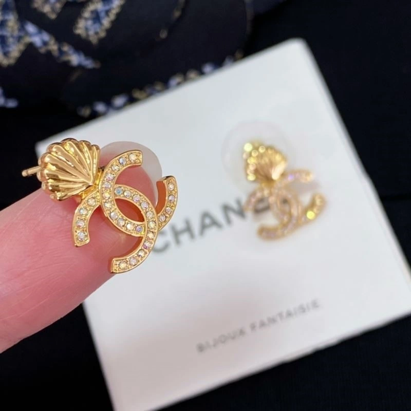 EyeCatching Chanel Earrings 221675