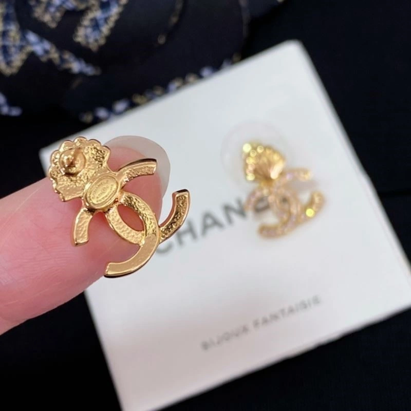 EyeCatching Chanel Earrings 221675