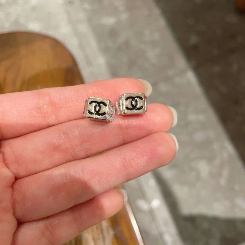 HighQuality Chanel Earrings 221589