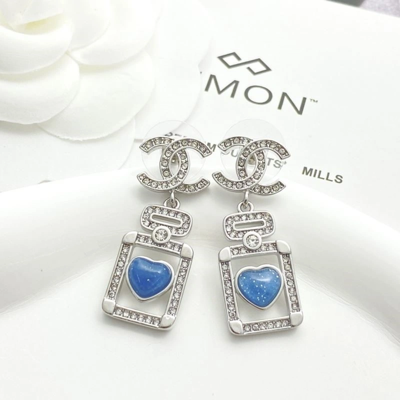 EyeCatching Chanel Earrings 221586