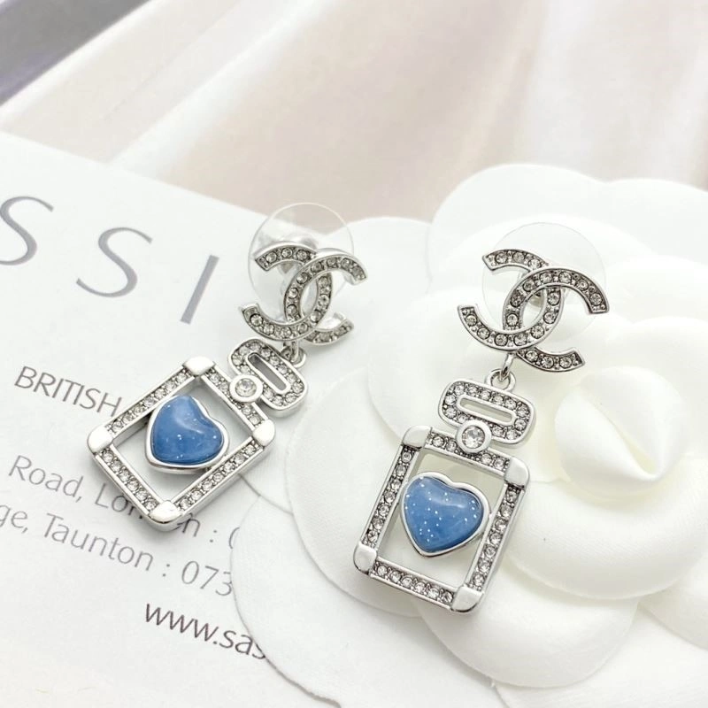 EyeCatching Chanel Earrings 221586
