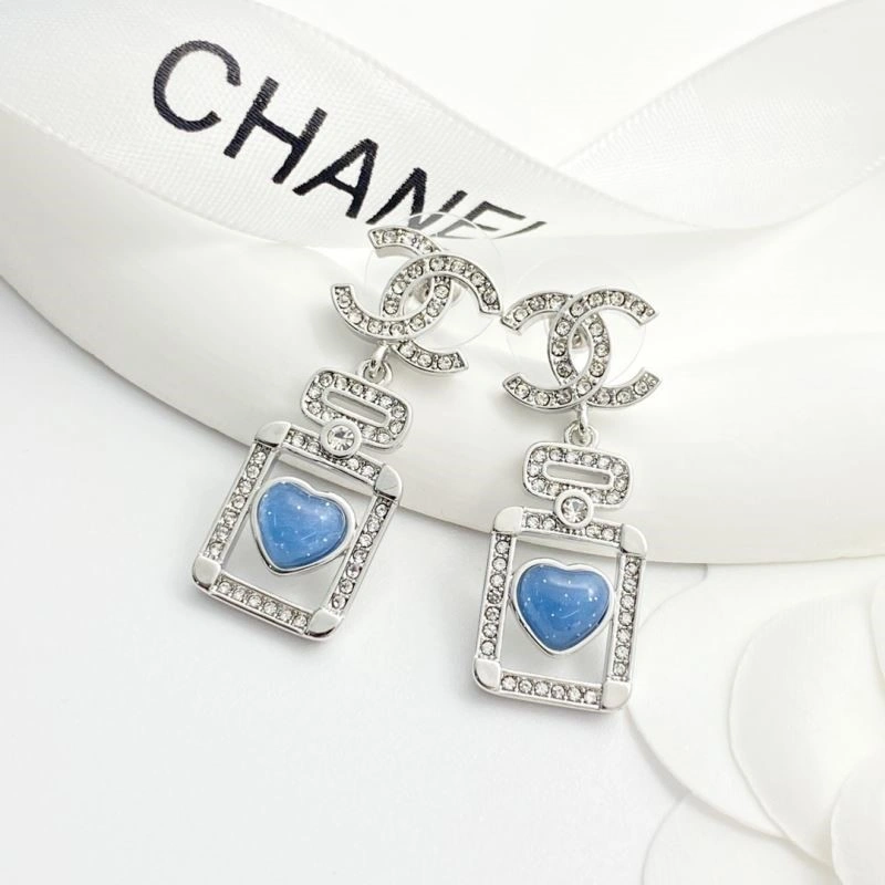 EyeCatching Chanel Earrings 221586