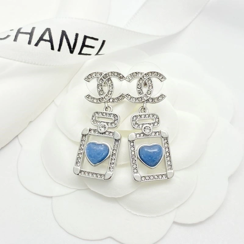 EyeCatching Chanel Earrings 221586
