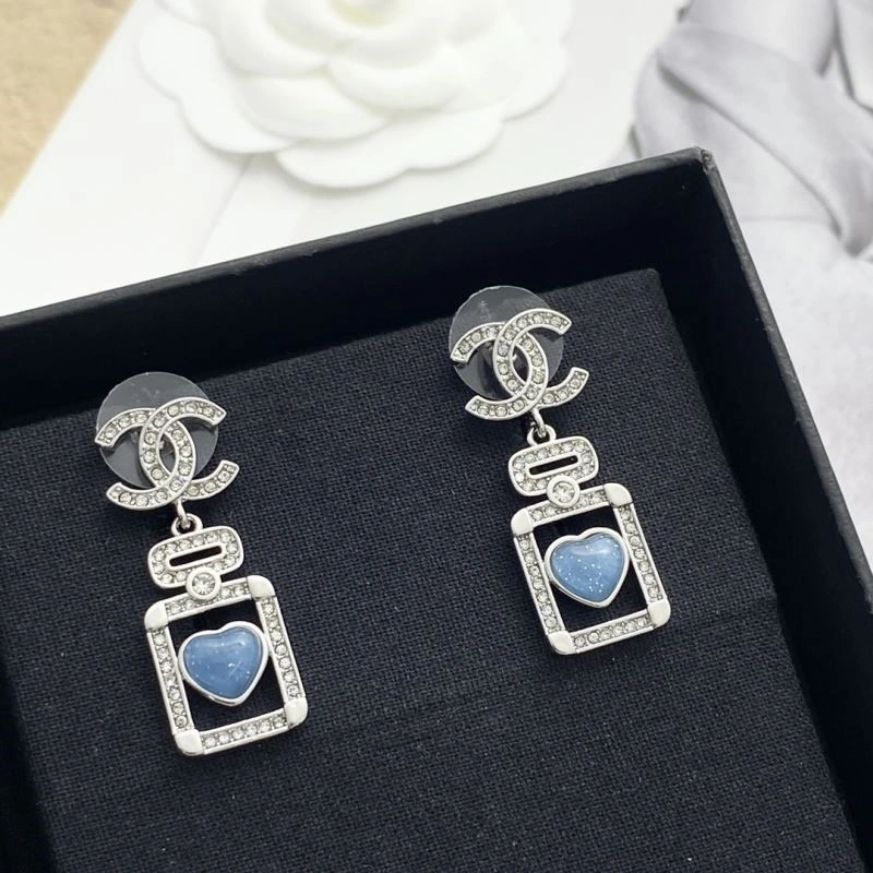 EyeCatching Chanel Earrings 221586