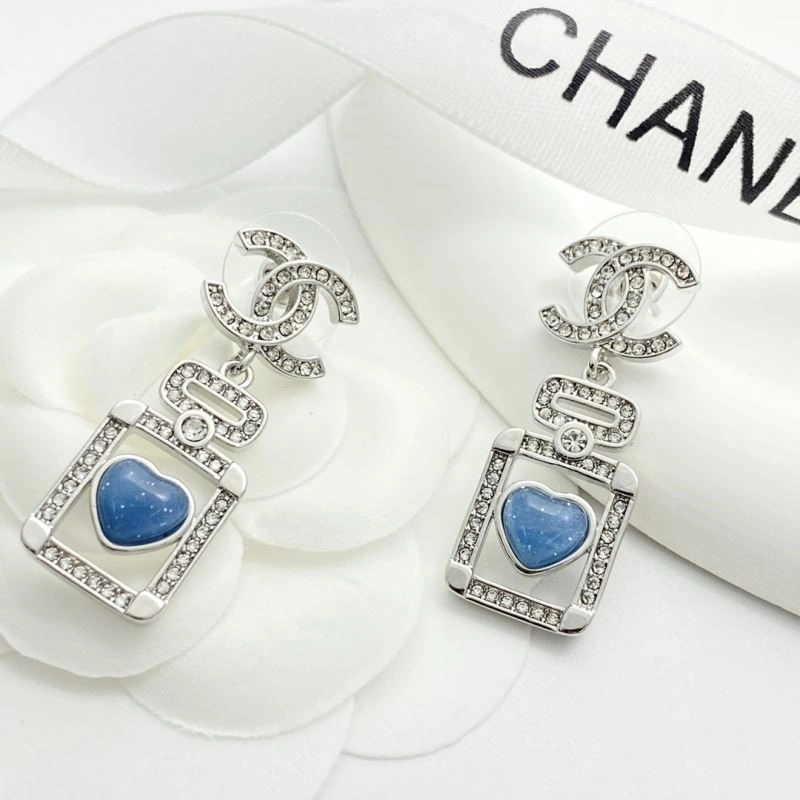 EyeCatching Chanel Earrings 221586
