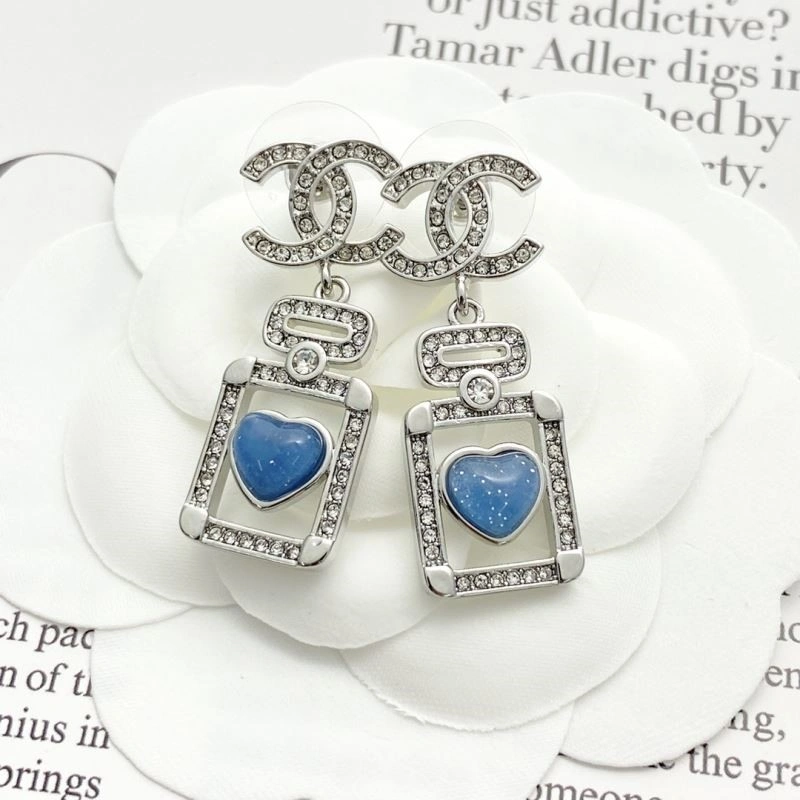 EyeCatching Chanel Earrings 221586