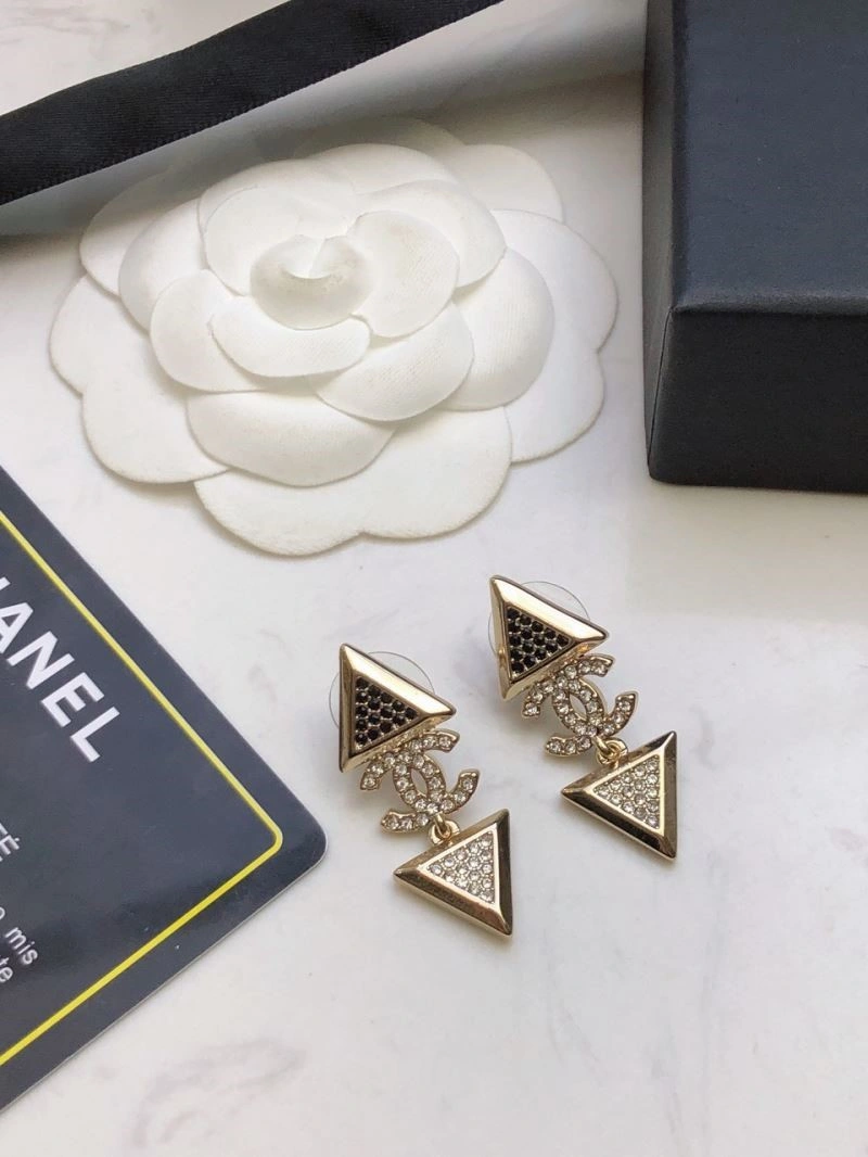 Comfortable Chanel Earrings 221575