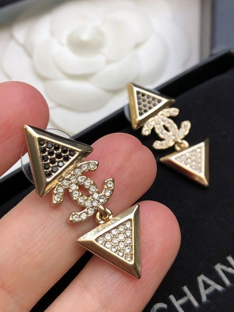 Comfortable Chanel Earrings 221575