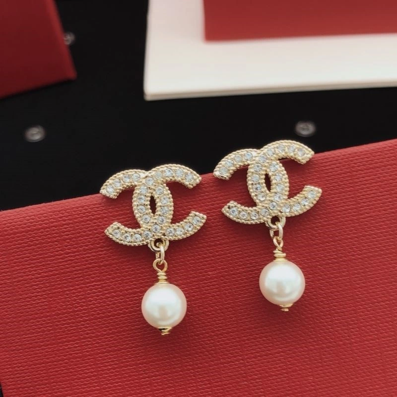 EyeCatching Chanel Earrings 221520