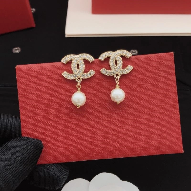 EyeCatching Chanel Earrings 221520