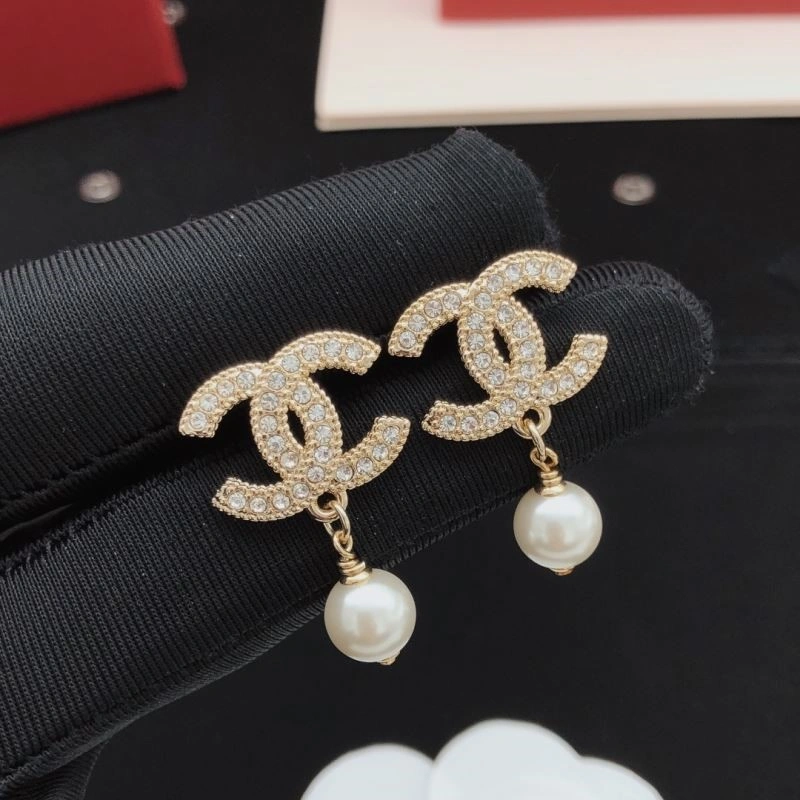 EyeCatching Chanel Earrings 221520