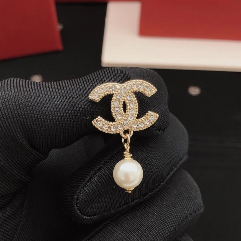 EyeCatching Chanel Earrings 221520