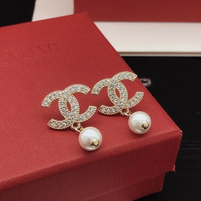 EyeCatching Chanel Earrings 221520