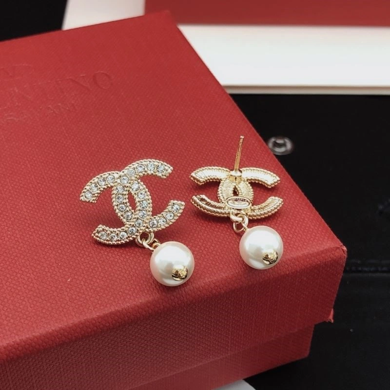 EyeCatching Chanel Earrings 221520