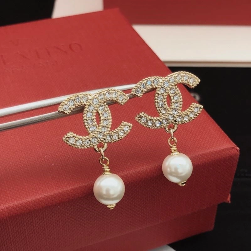 EyeCatching Chanel Earrings 221520