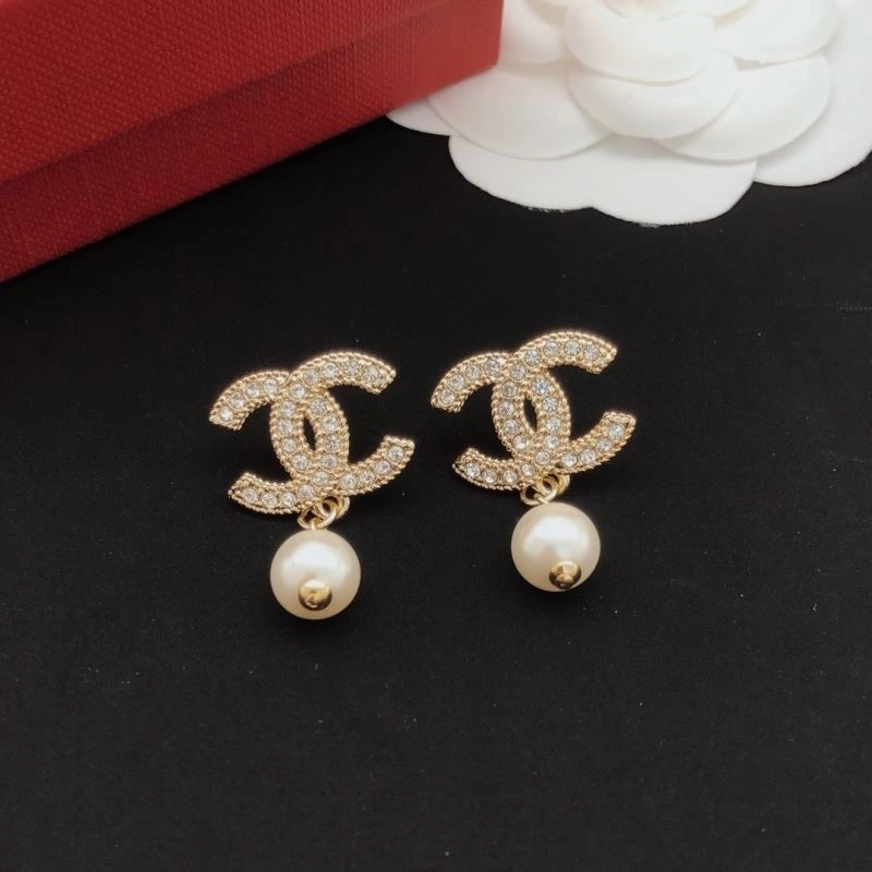 EyeCatching Chanel Earrings 221520