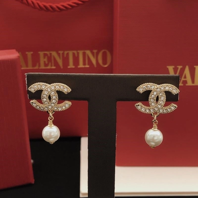 EyeCatching Chanel Earrings 221520