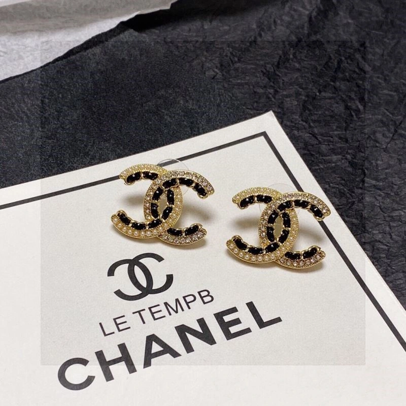 Lightweight Chanel Earrings 221521