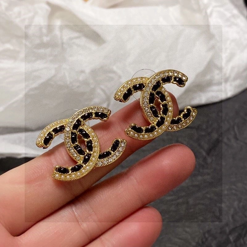 Lightweight Chanel Earrings 221521