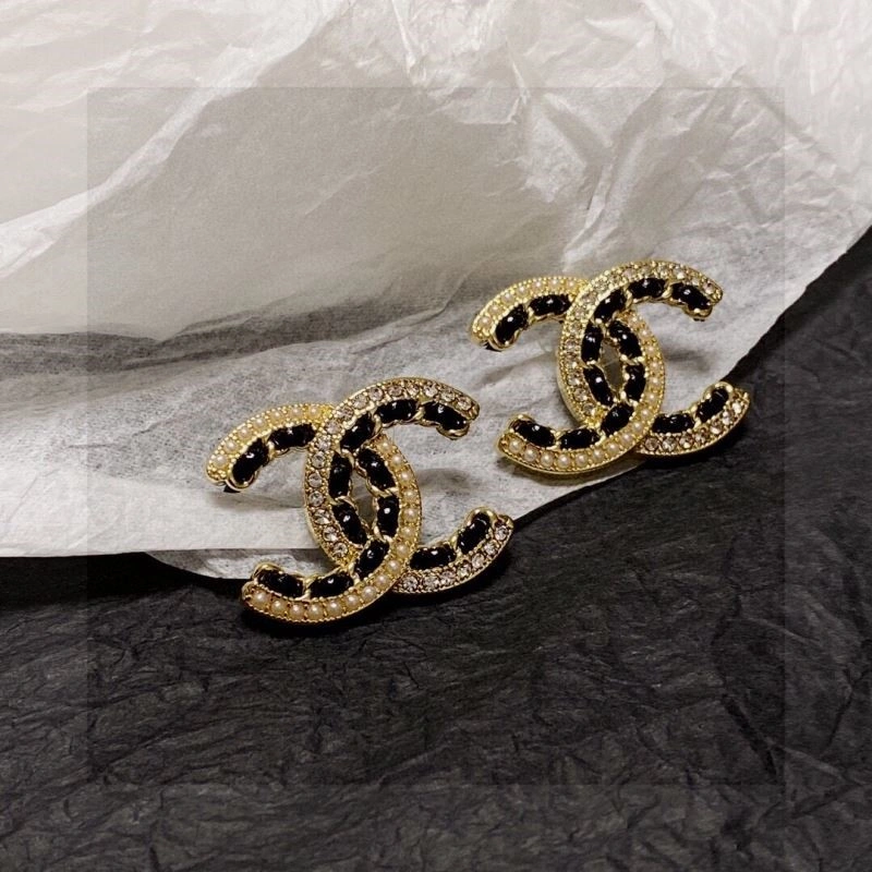 Lightweight Chanel Earrings 221521