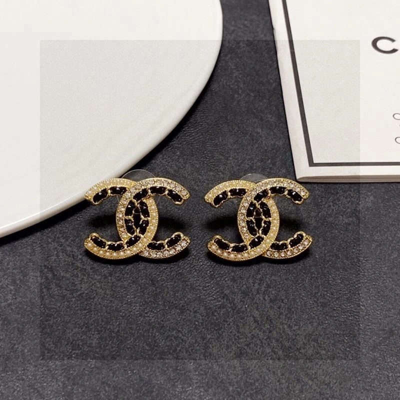 Lightweight Chanel Earrings 221521
