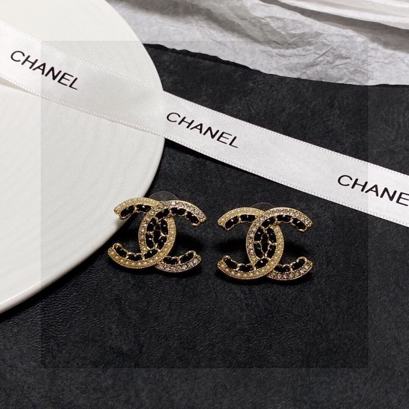Lightweight Chanel Earrings 221521
