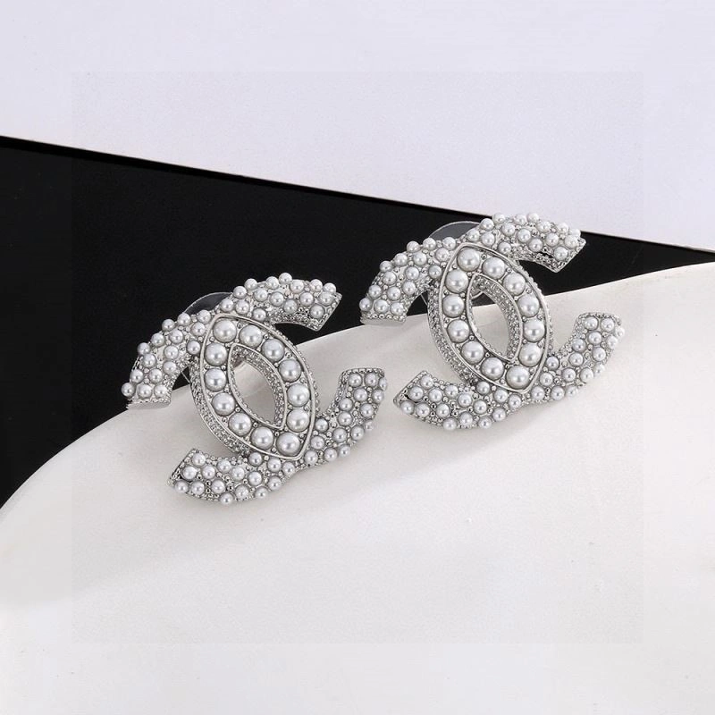 Chanel Earrings Affordable 221510