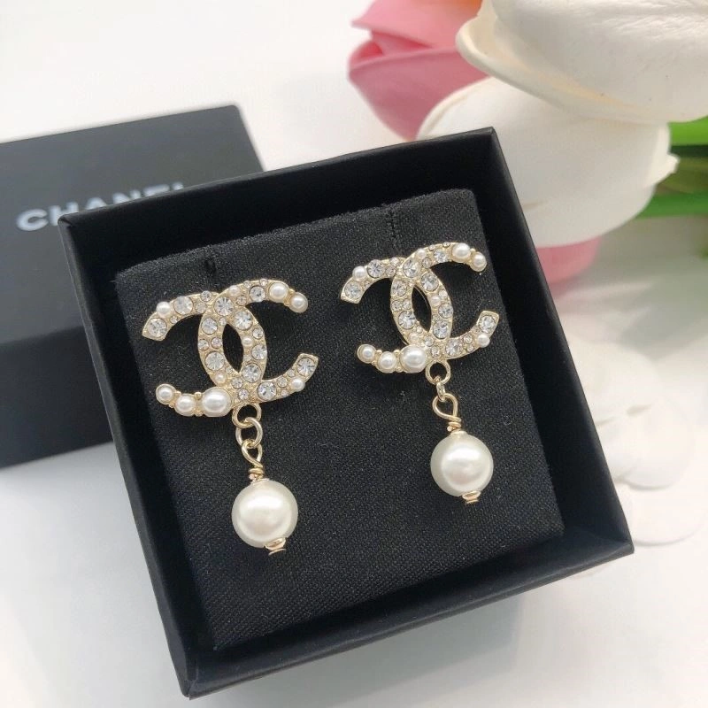 Chic Chanel Earrings 221505