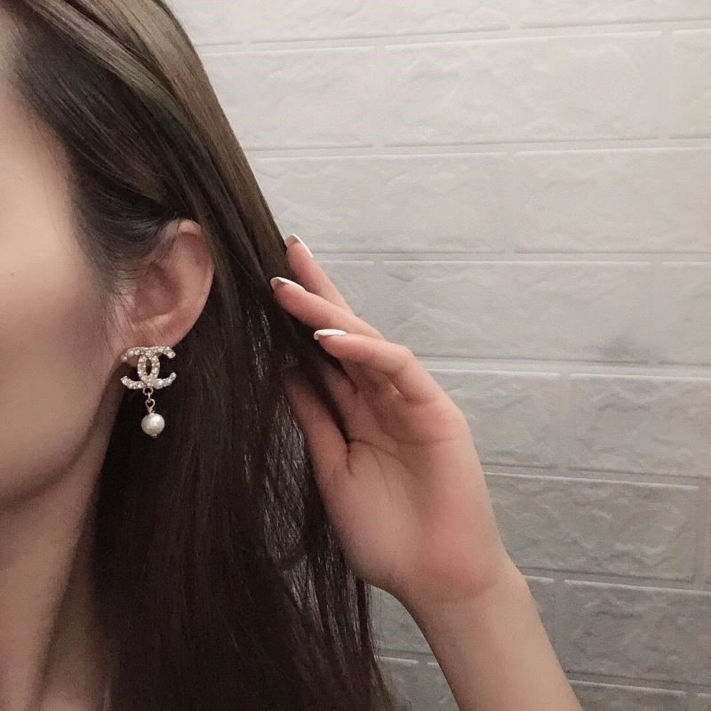 Chic Chanel Earrings 221505