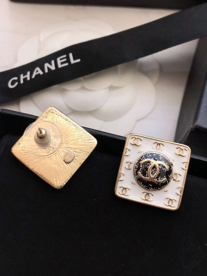 Sophisticated Chanel Earrings 221465