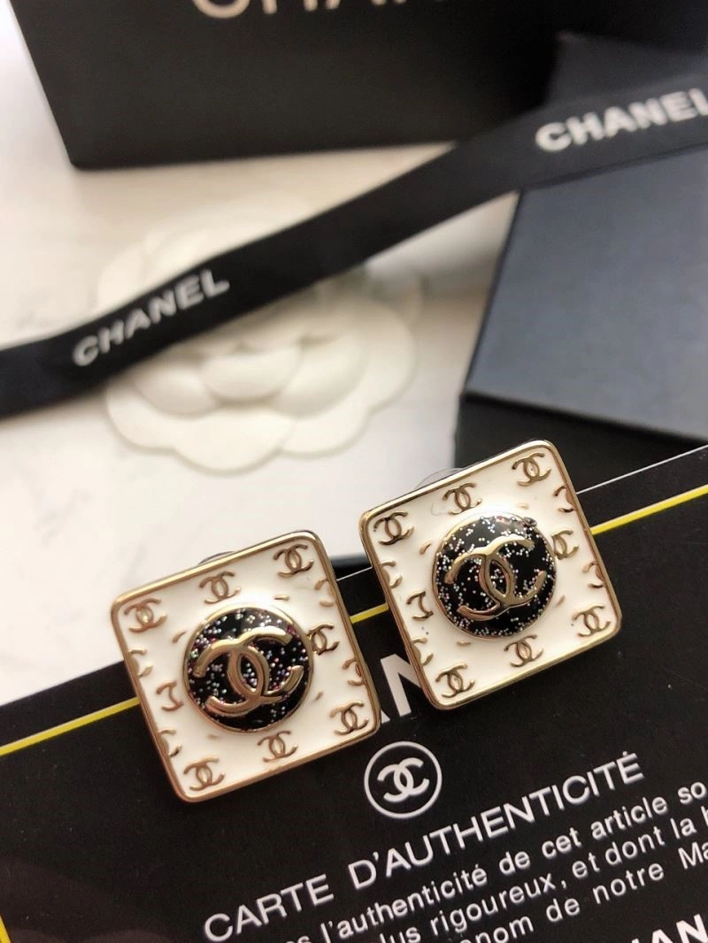 Sophisticated Chanel Earrings 221465